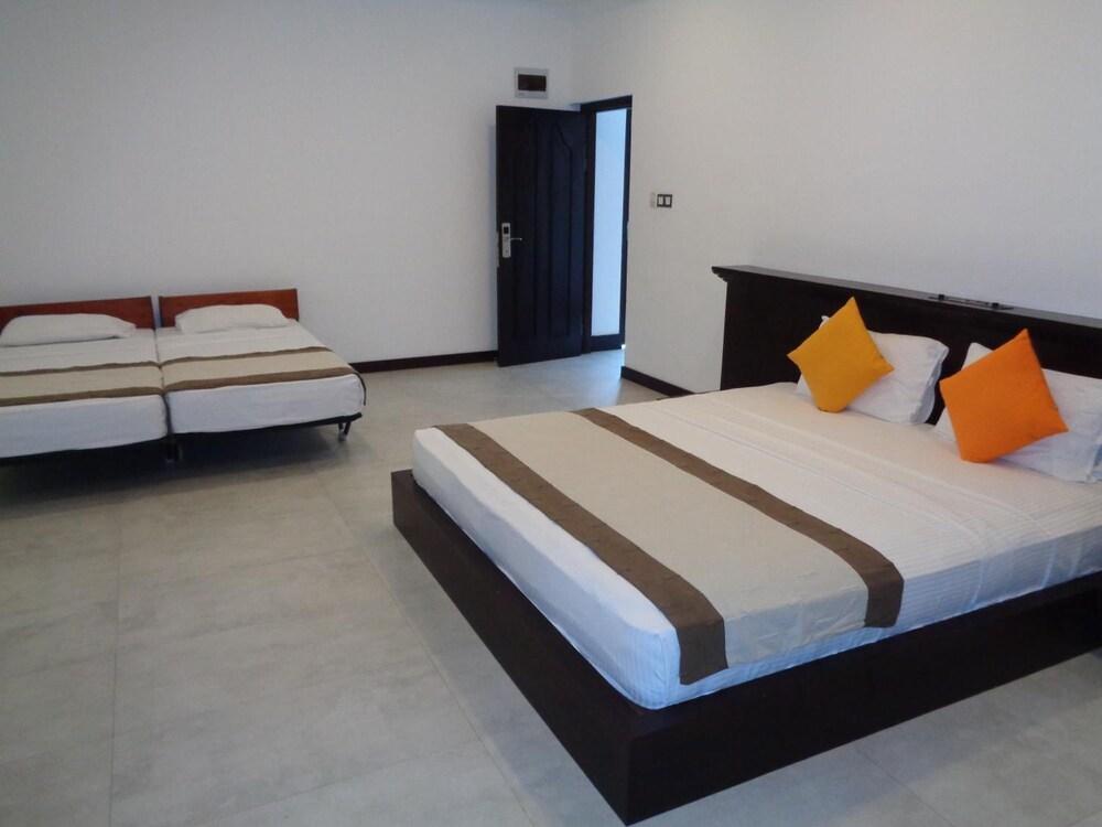 Rajarata Hotel Anuradhapura Esterno foto