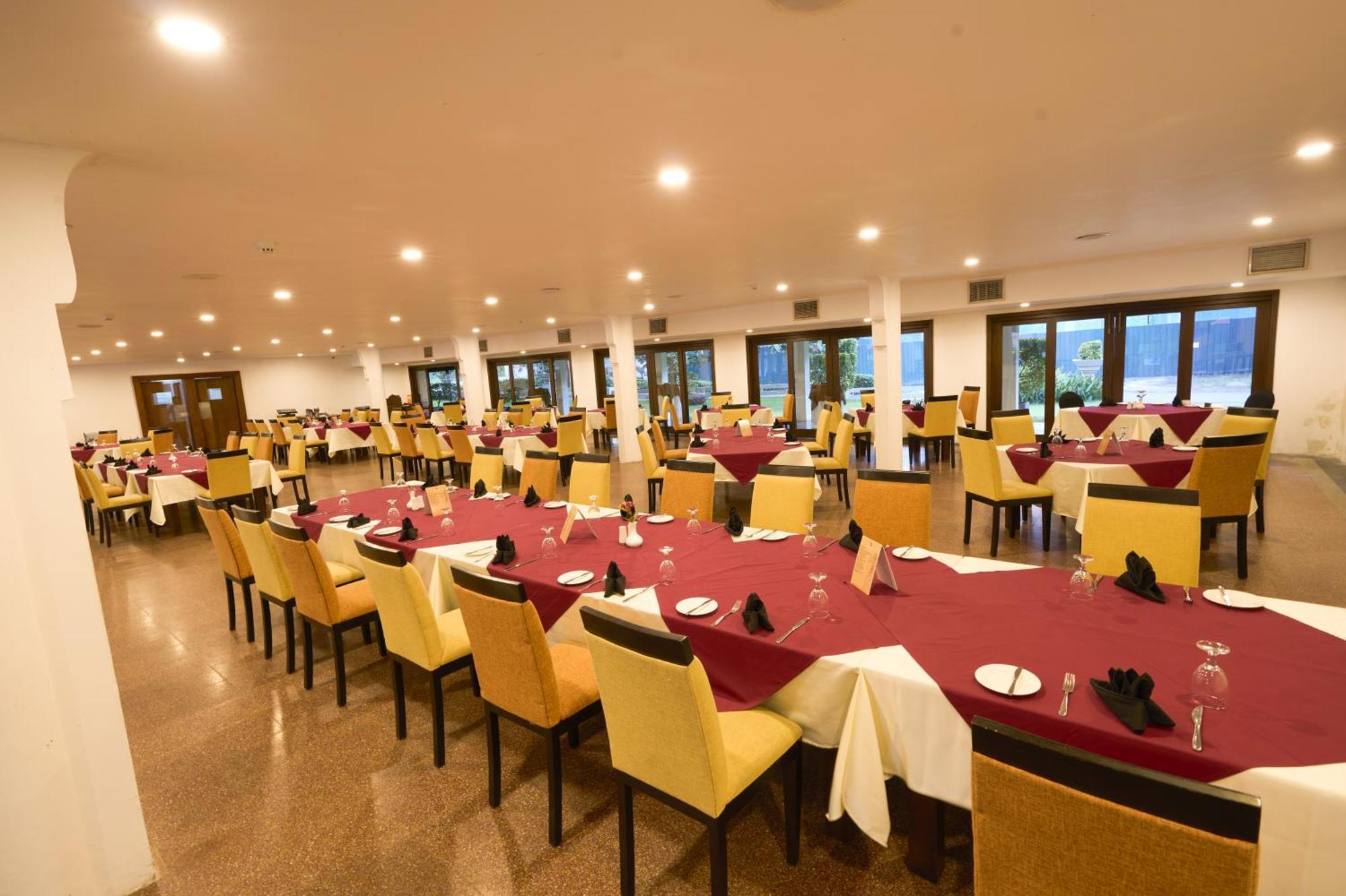 Rajarata Hotel Anuradhapura Esterno foto