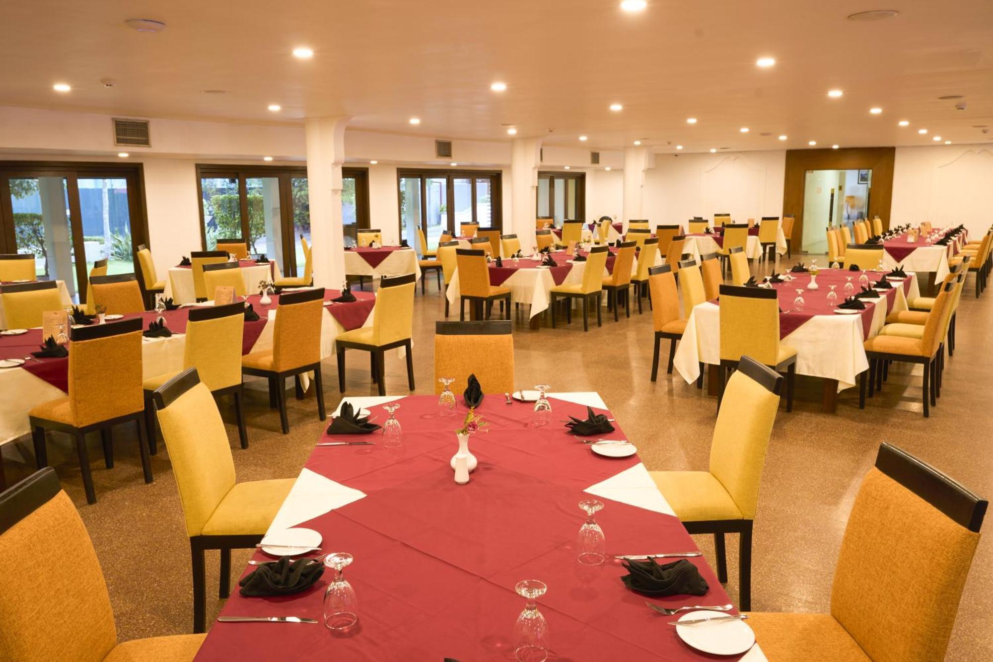 Rajarata Hotel Anuradhapura Esterno foto