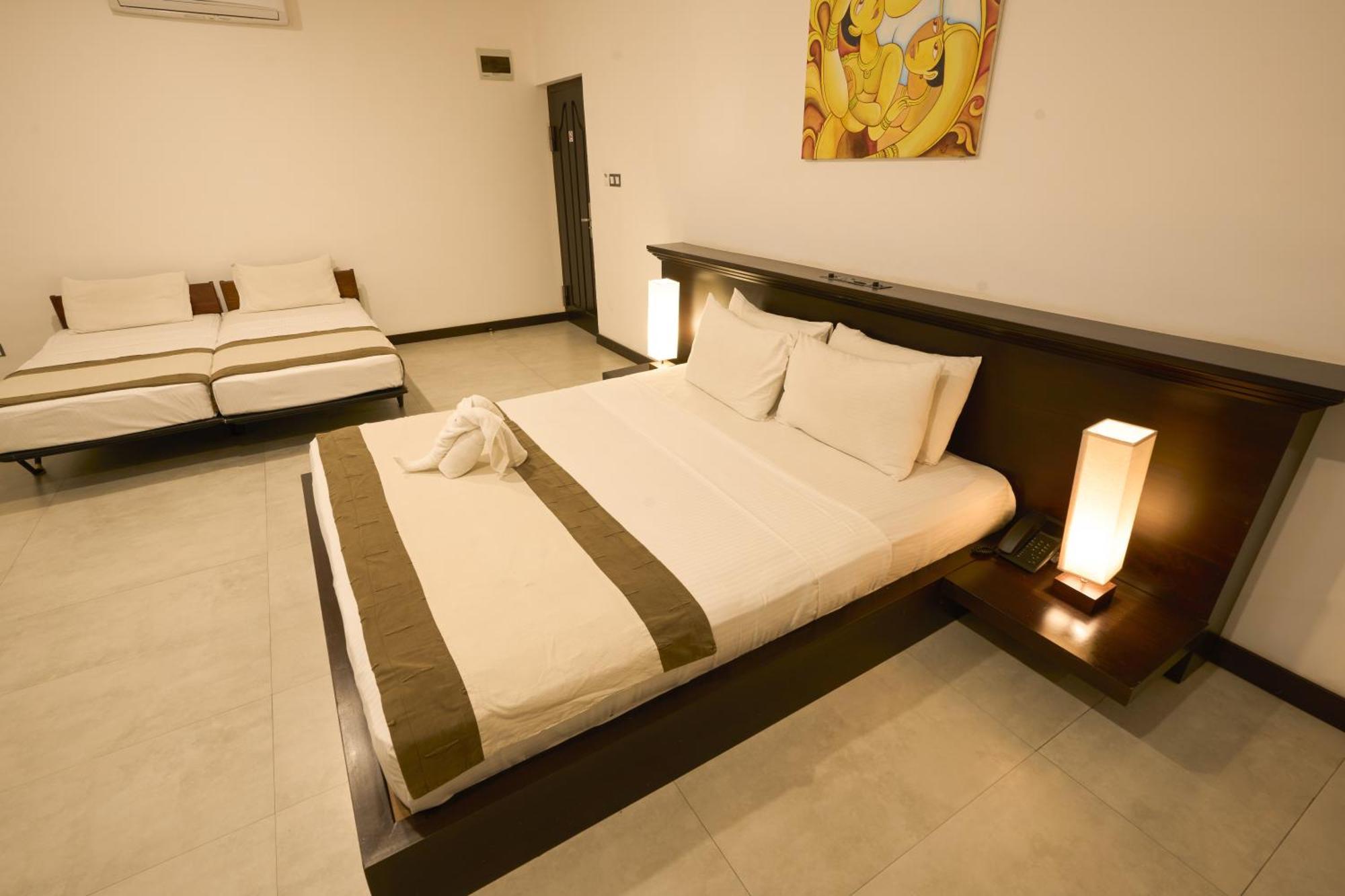 Rajarata Hotel Anuradhapura Esterno foto