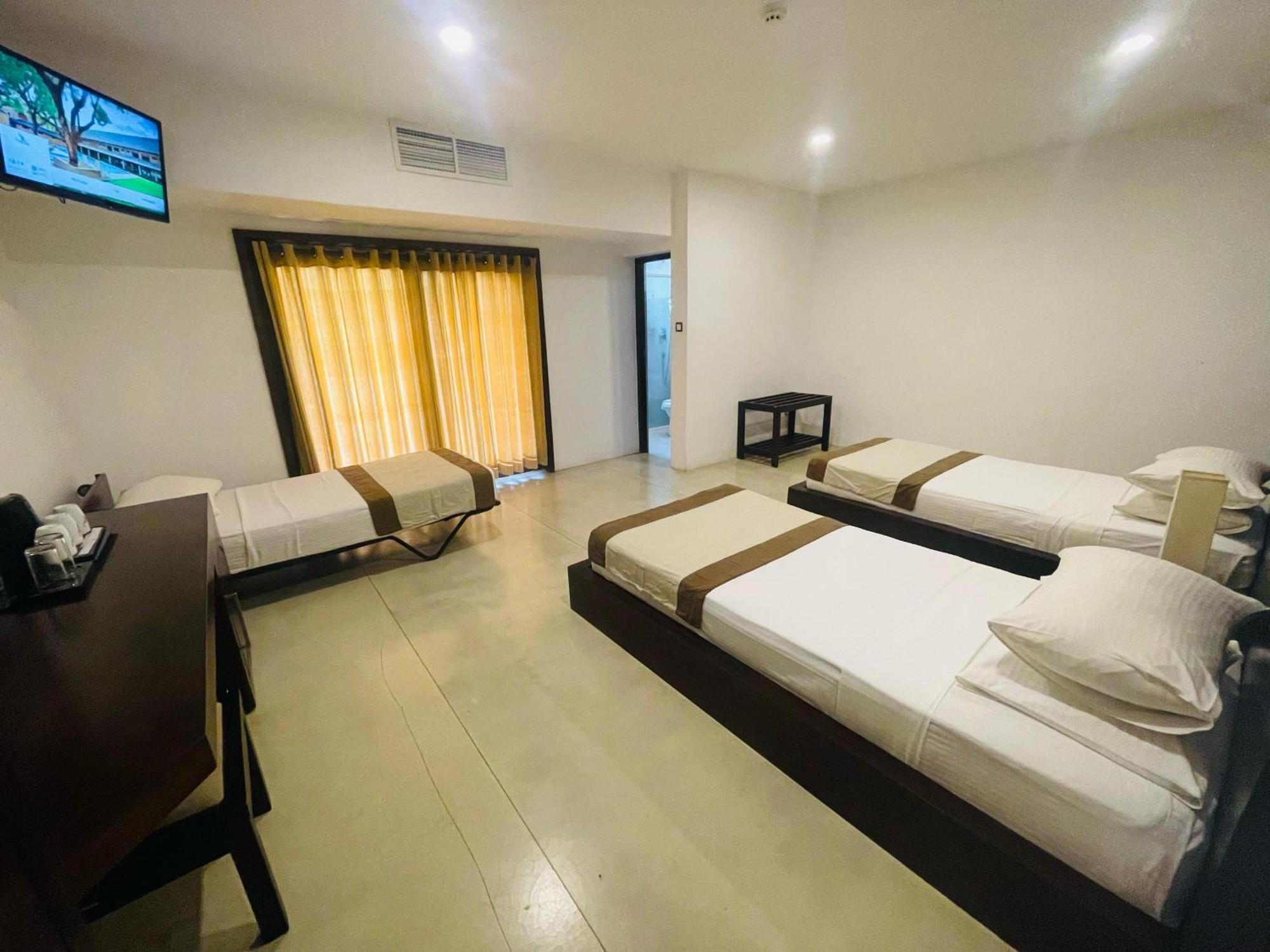 Rajarata Hotel Anuradhapura Esterno foto