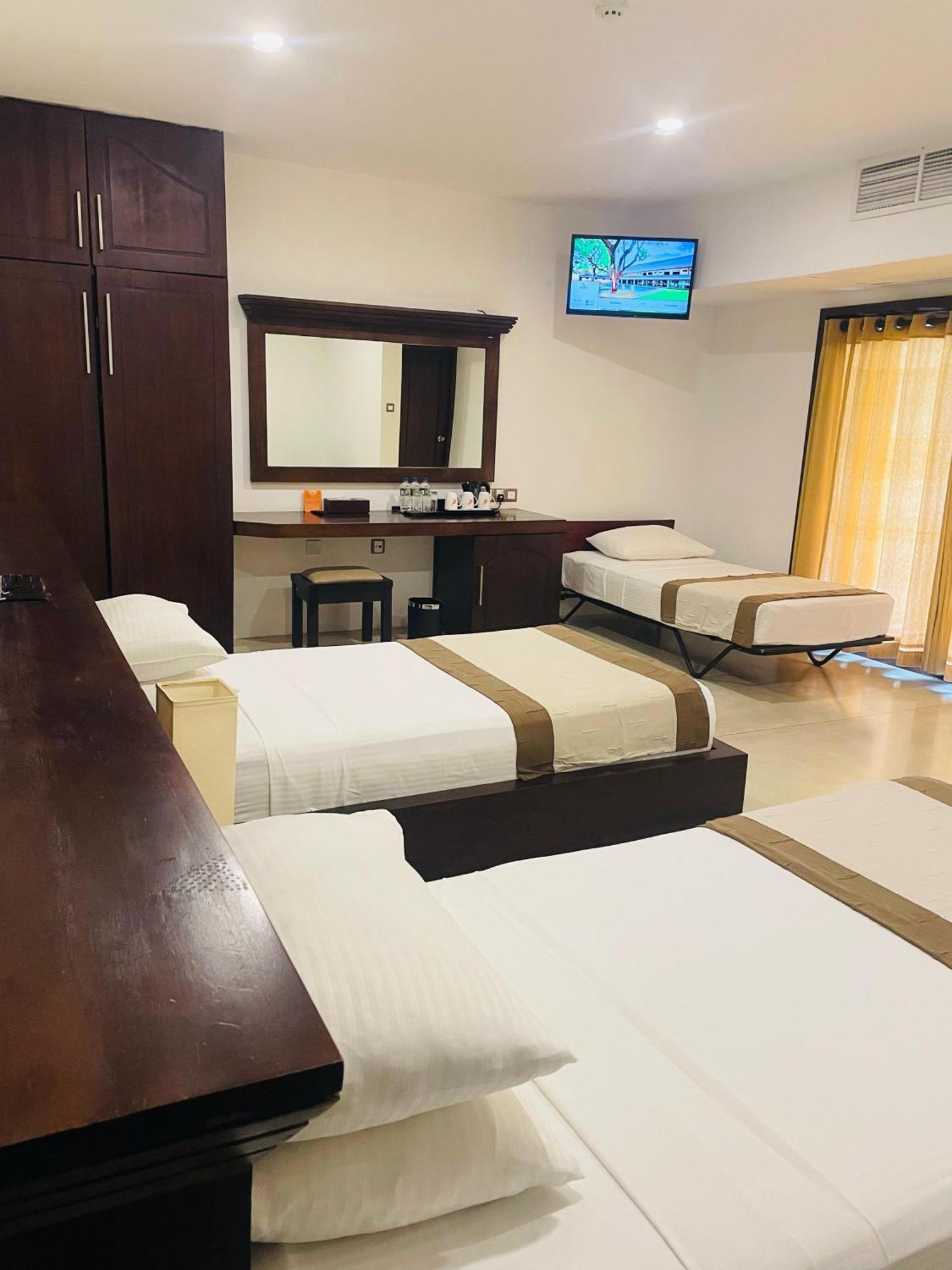 Rajarata Hotel Anuradhapura Esterno foto