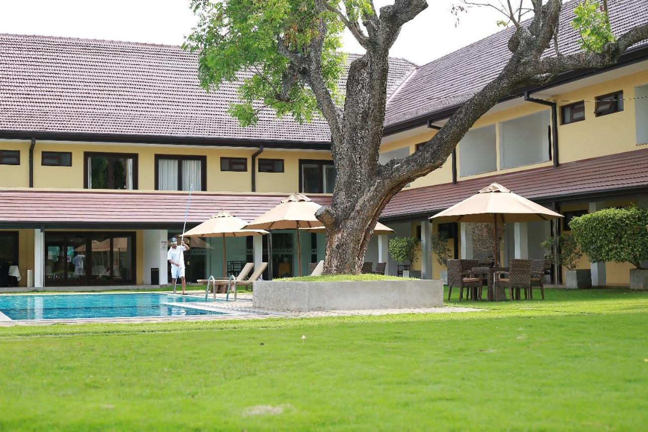 Rajarata Hotel Anuradhapura Esterno foto