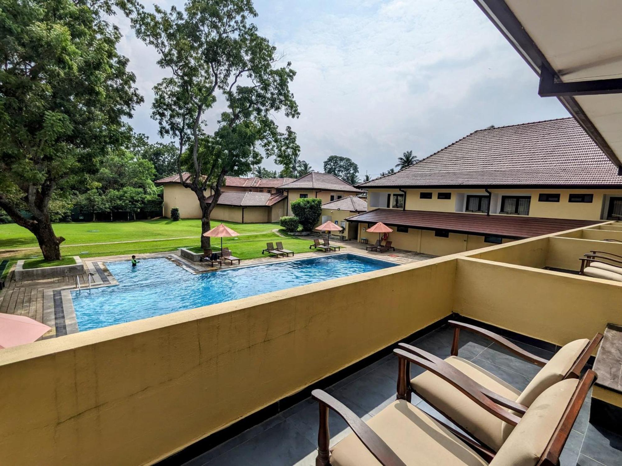Rajarata Hotel Anuradhapura Esterno foto