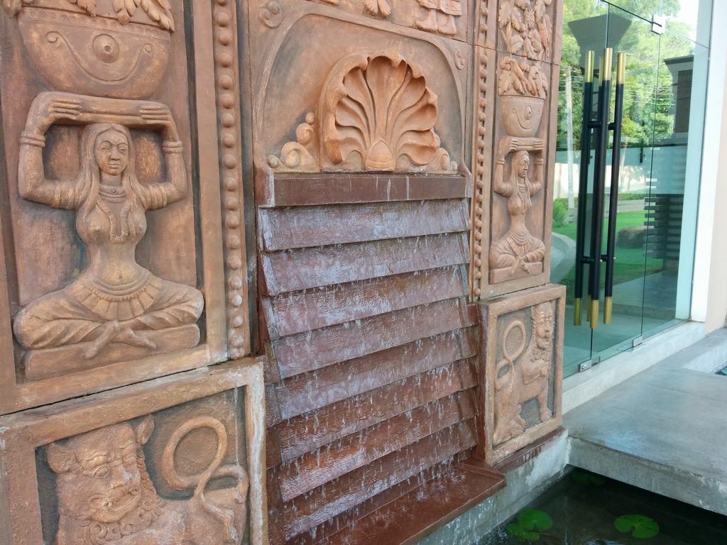 Rajarata Hotel Anuradhapura Esterno foto