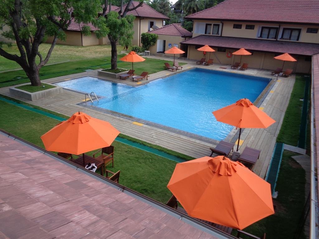 Rajarata Hotel Anuradhapura Esterno foto