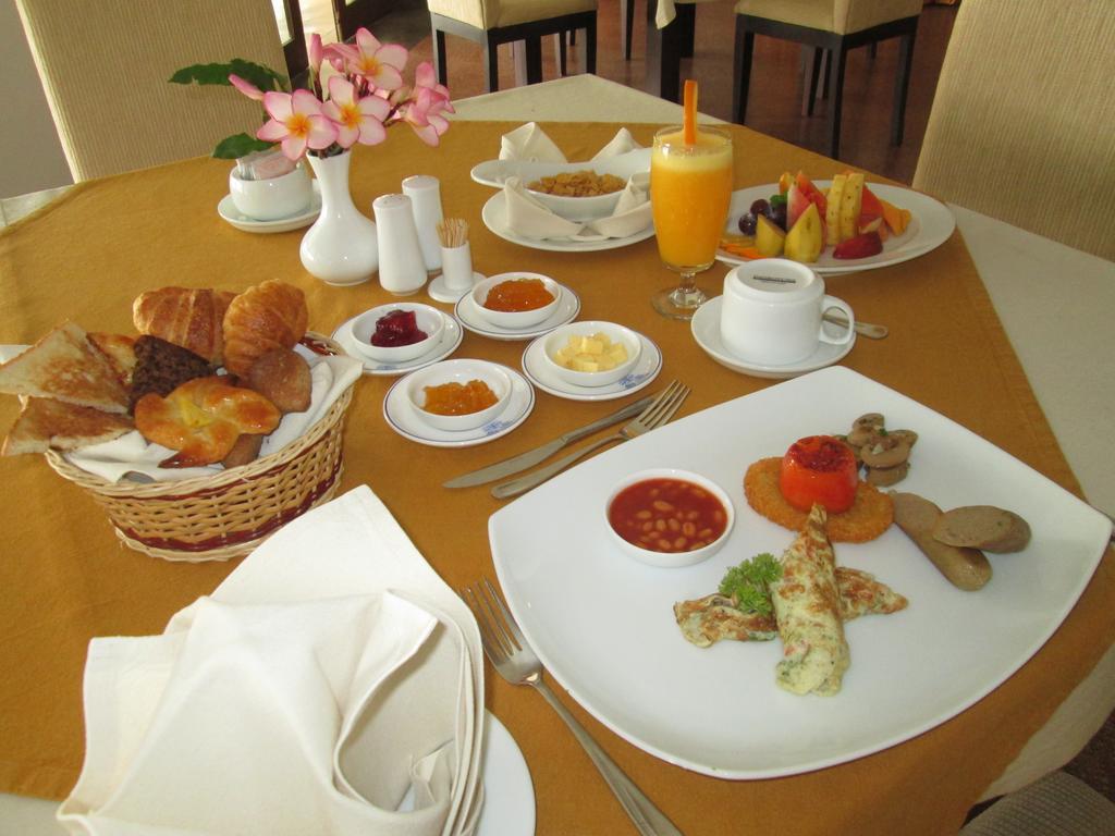 Rajarata Hotel Anuradhapura Esterno foto