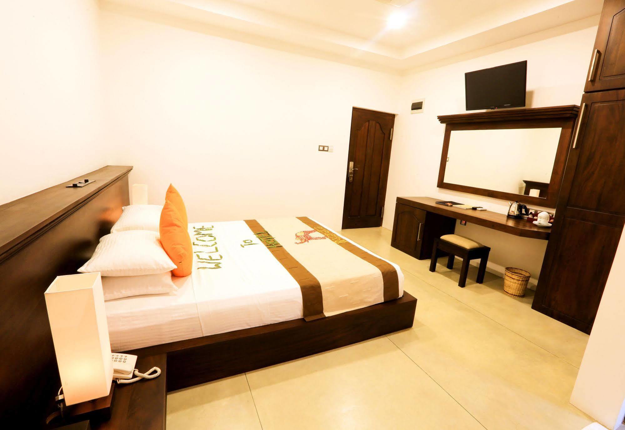 Rajarata Hotel Anuradhapura Esterno foto