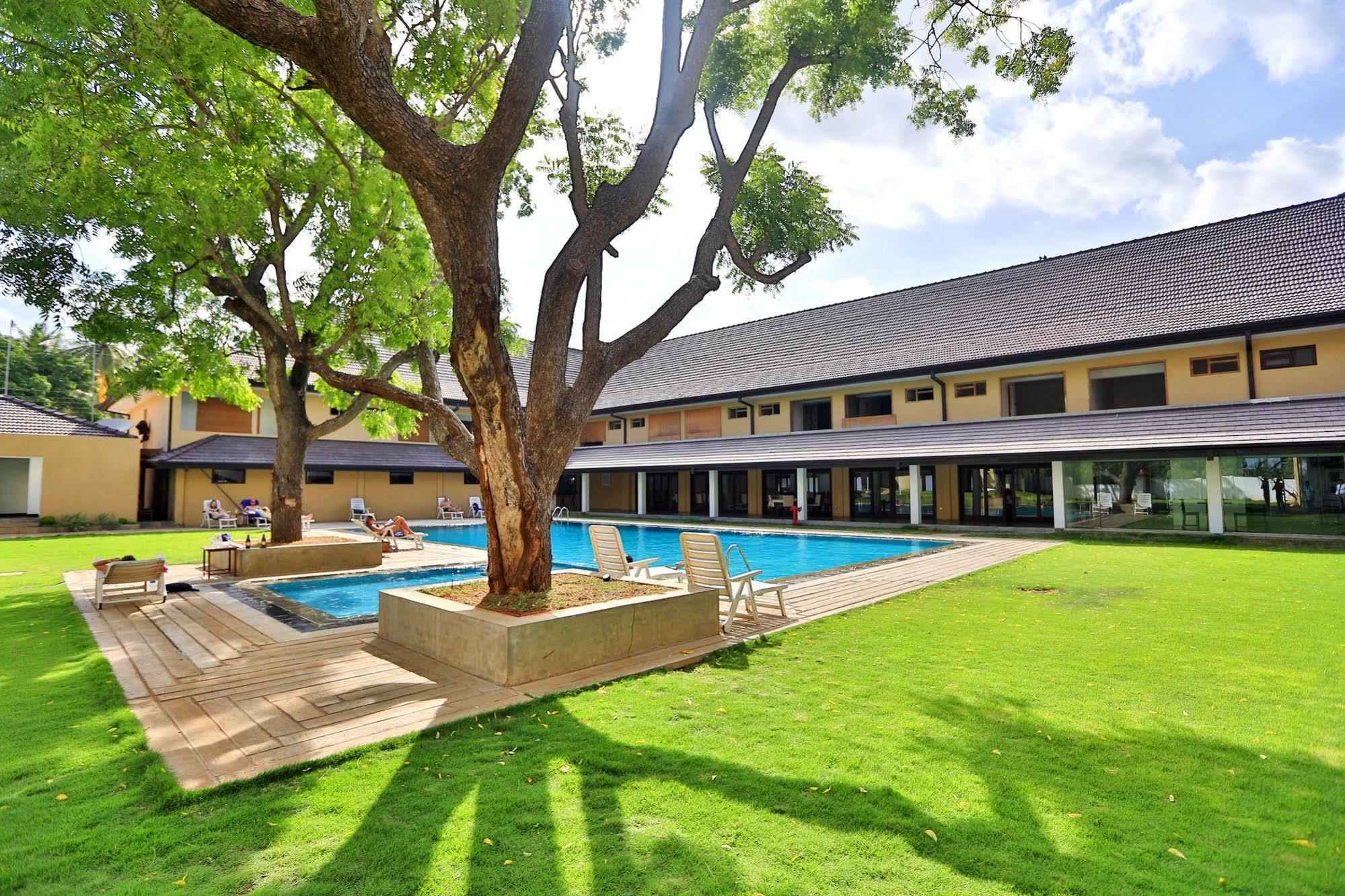 Rajarata Hotel Anuradhapura Esterno foto