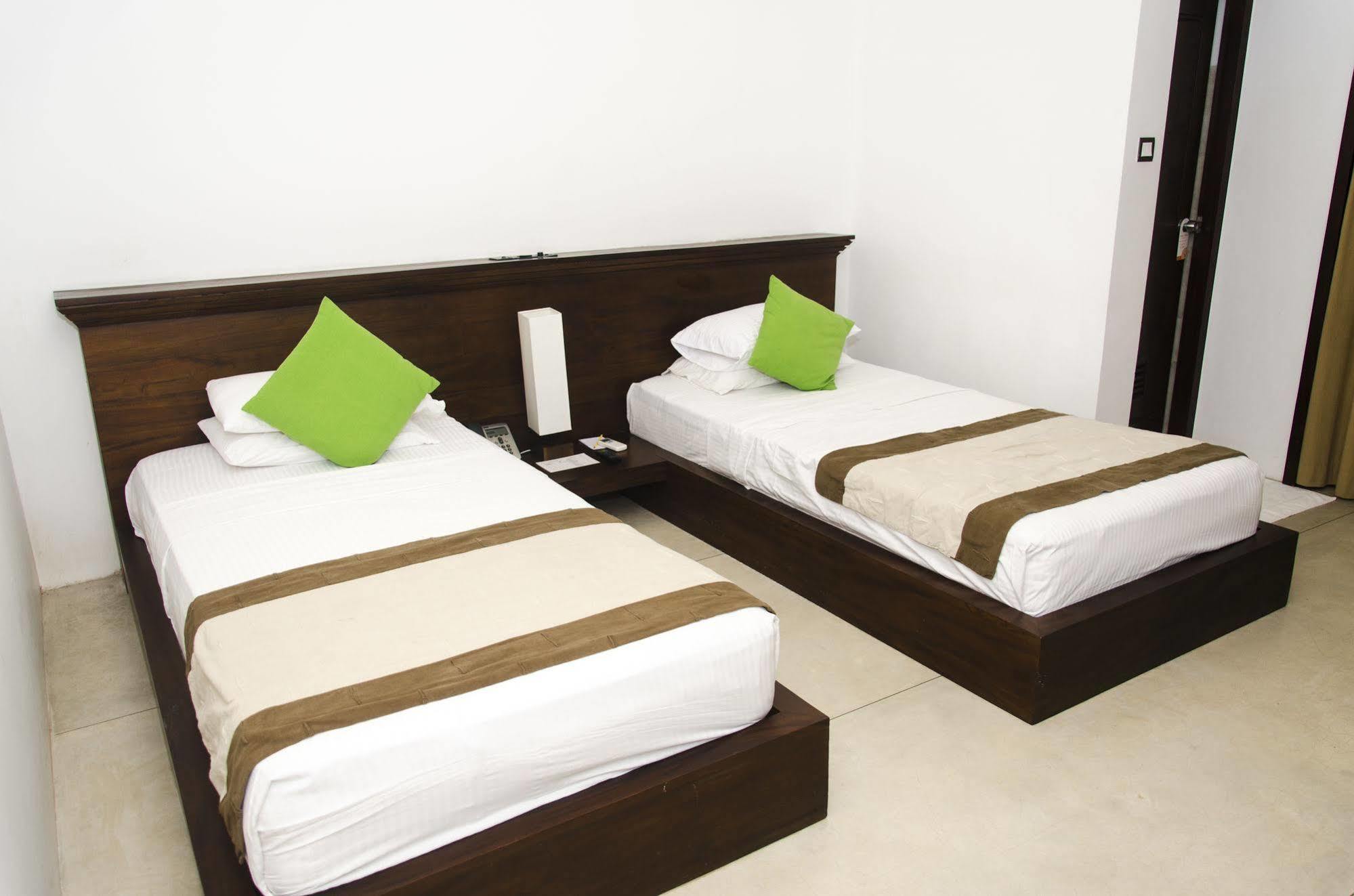 Rajarata Hotel Anuradhapura Esterno foto