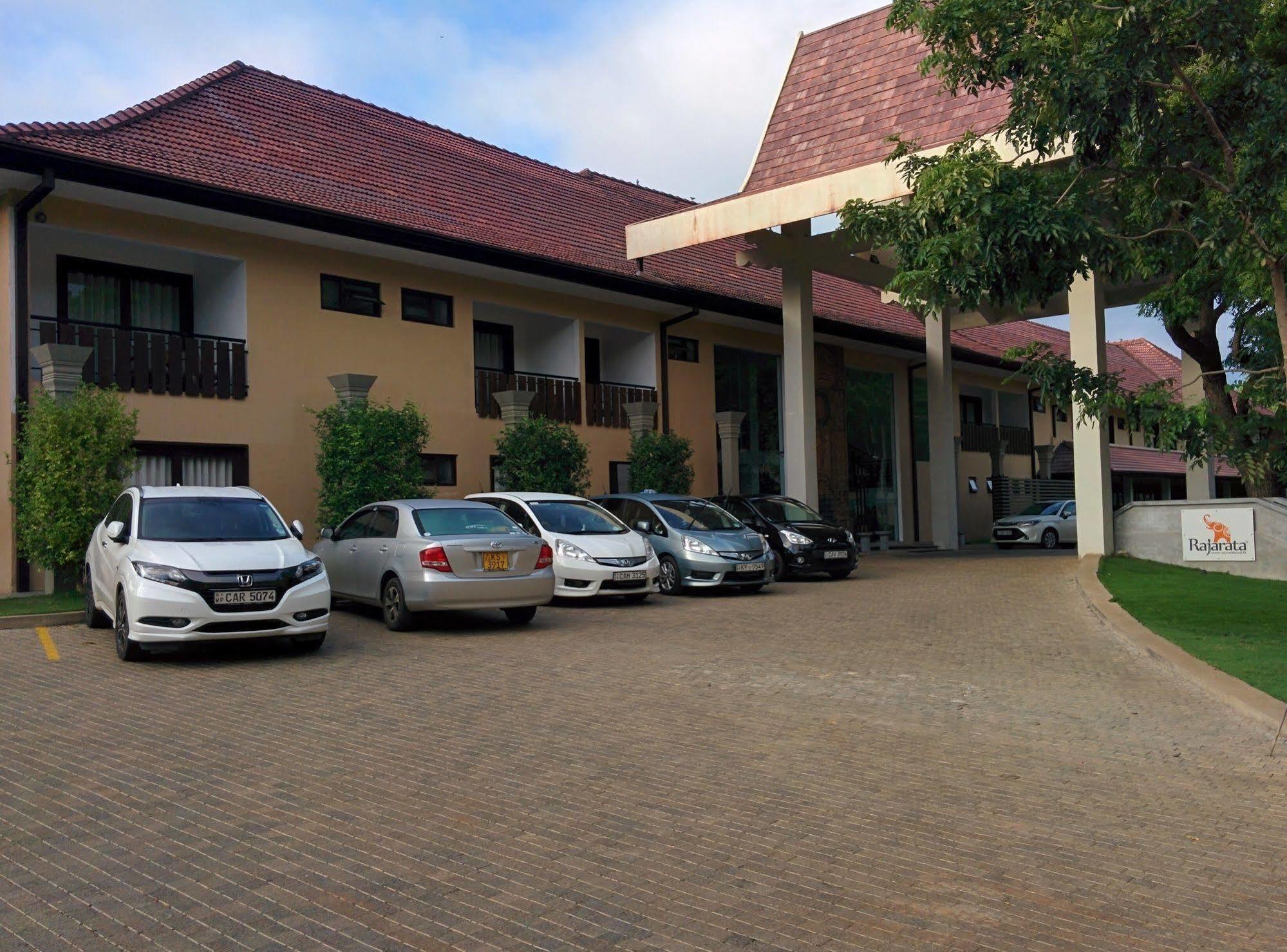 Rajarata Hotel Anuradhapura Esterno foto